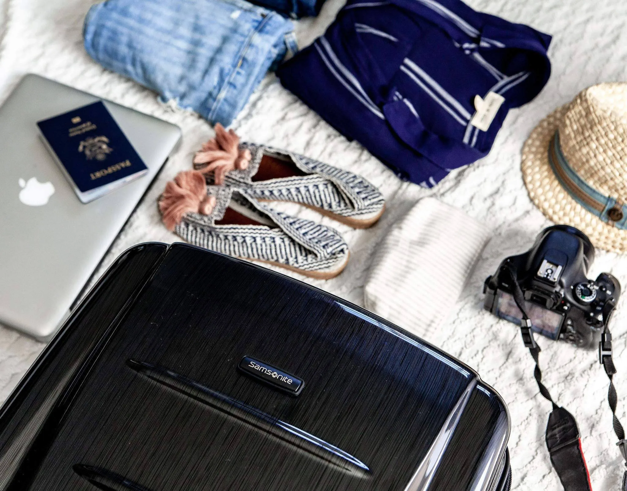 Samsonite Winfield 2 24" 4-Wheel Medium Luggage