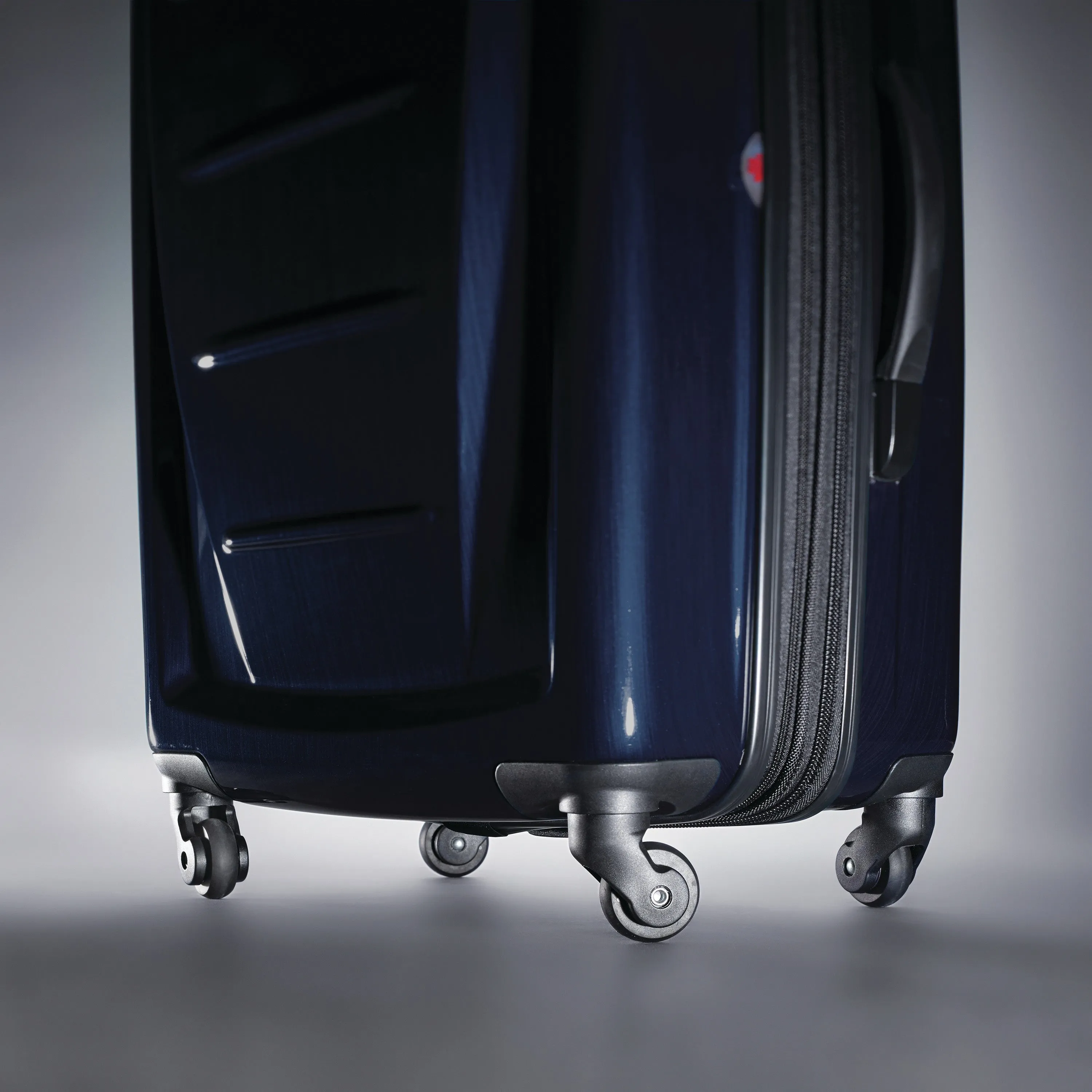 Samsonite Winfield 2 28" 4-Wheel Large Luggage