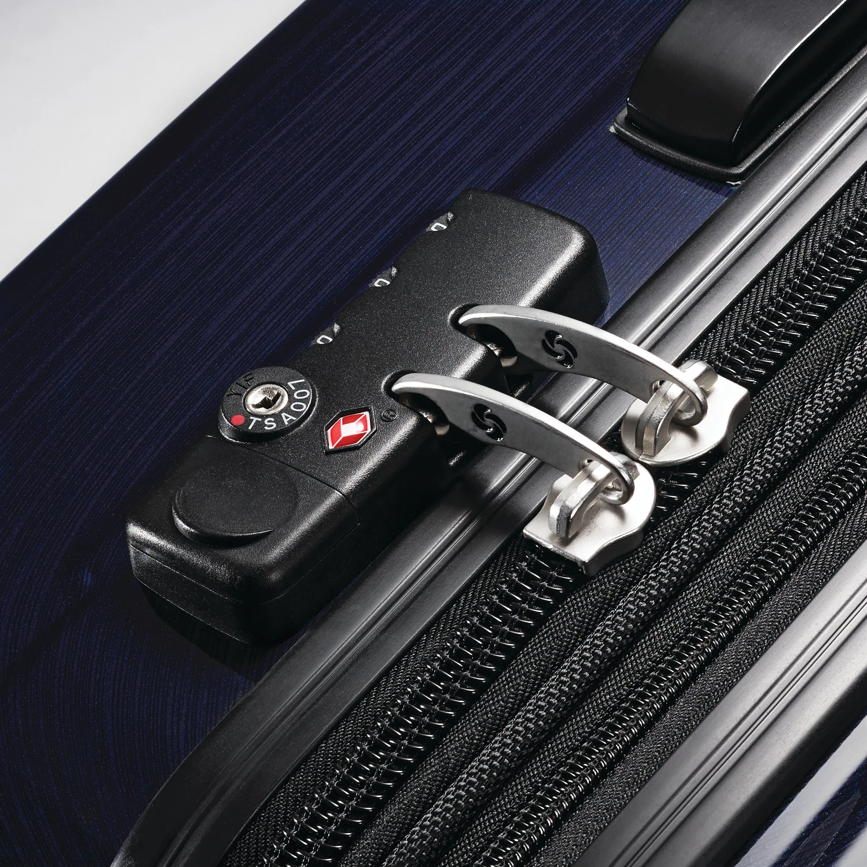 Samsonite Winfield 2 3 Piece Set (20"/24"/28") 4-Wheel Luggage Sets