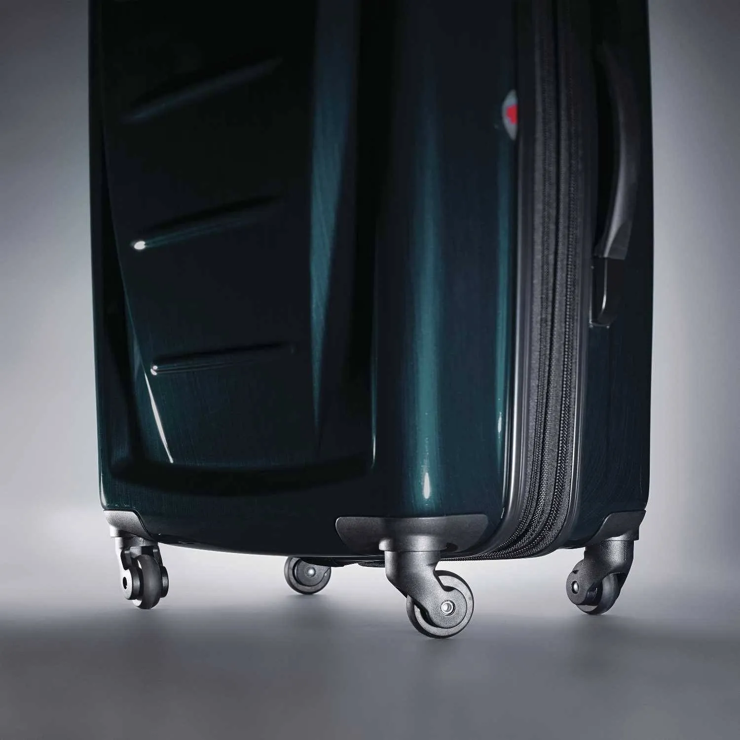 Samsonite Winfield 2 3 Piece Set (20"/24"/28") 4-Wheel Luggage Sets