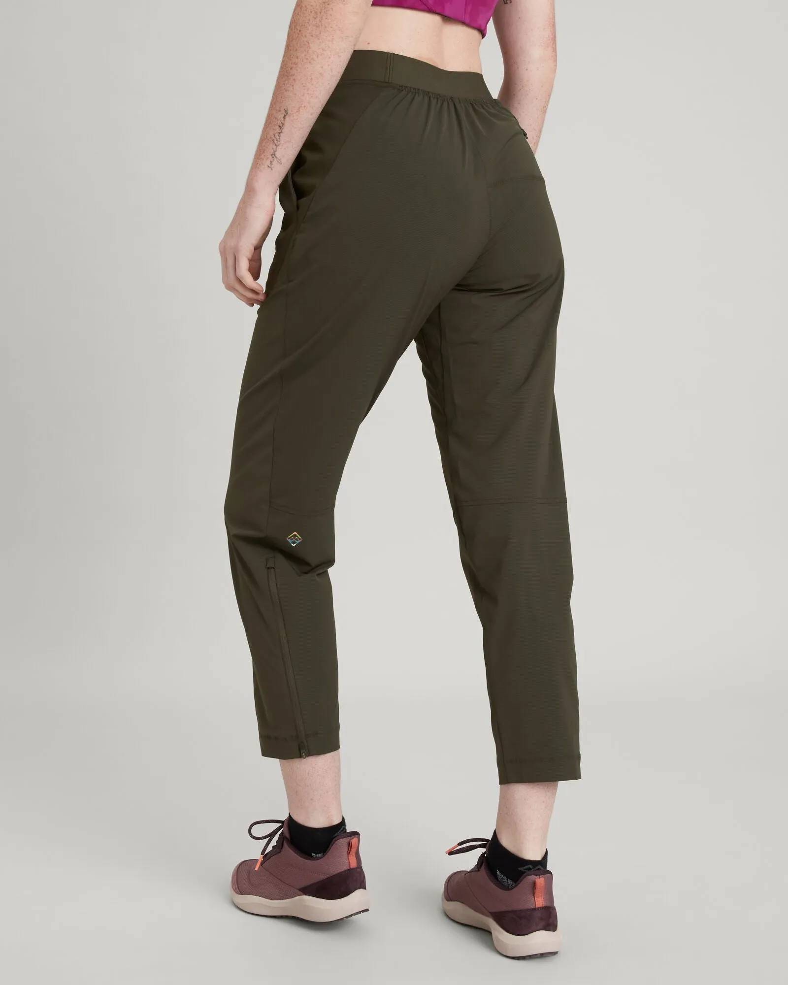 WELL.DER.NESS Energy Women's Joggers - Dark Moss/Rosin