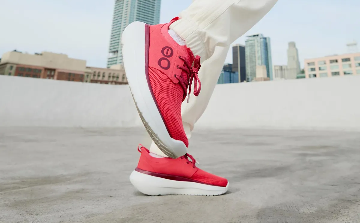 Women's OOmy Stride - Neon Berry