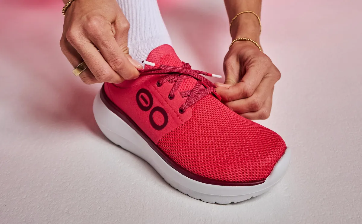Women's OOmy Stride - Neon Berry
