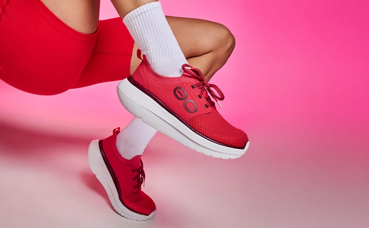 Women's OOmy Stride - Neon Berry