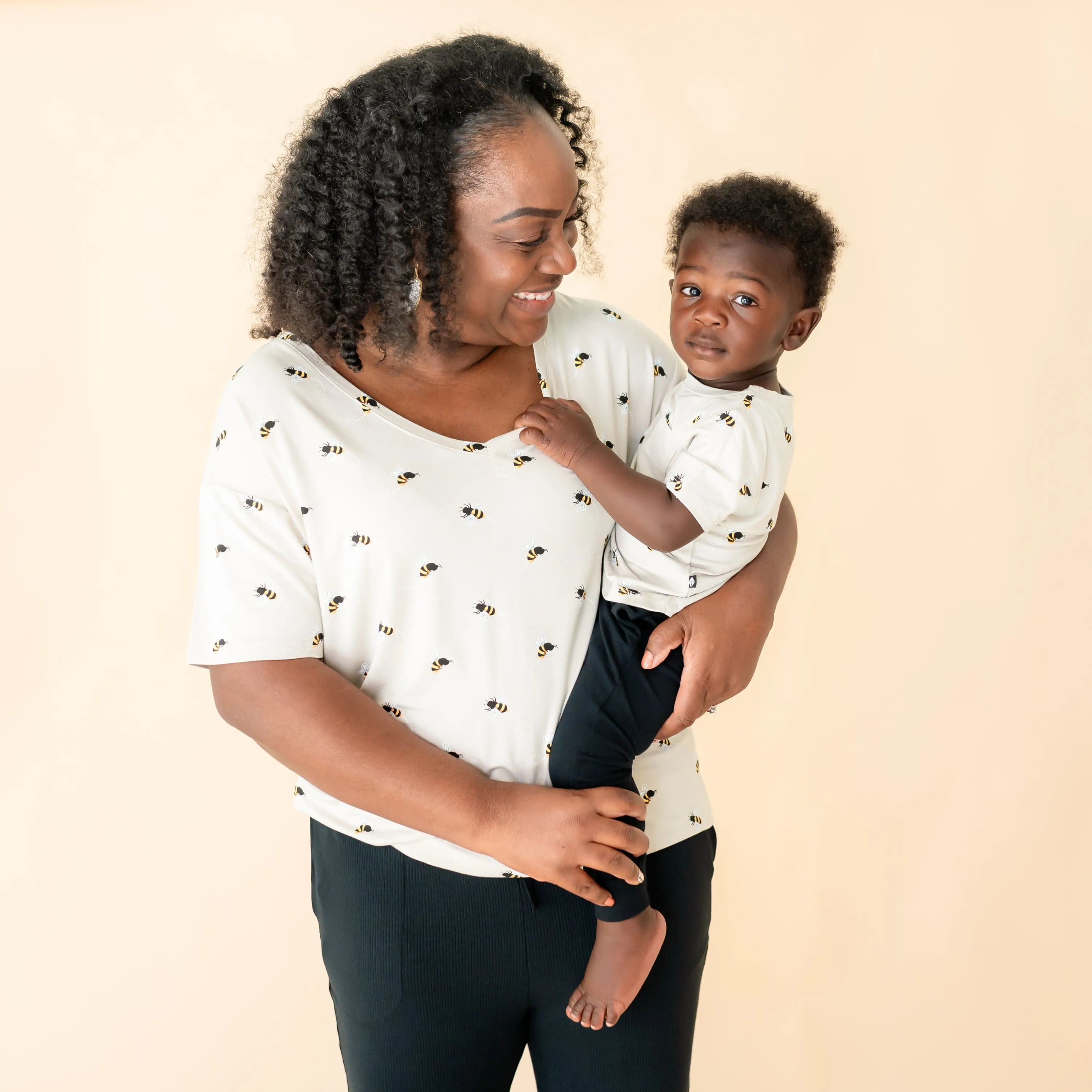 Women's Relaxed Fit V-Neck in Bee Mine